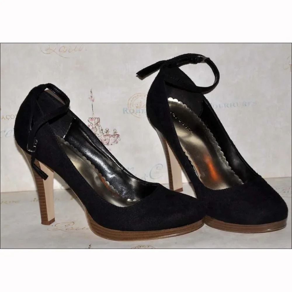 Delicious Low Platform Style Faux Suede & Woodgrain Ankle Buckle Heels - Picture 5 of 6